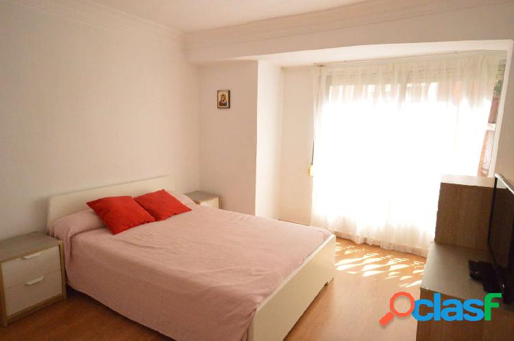 Piso de 3 dormitorios en alquiler en En Corts, Valencia