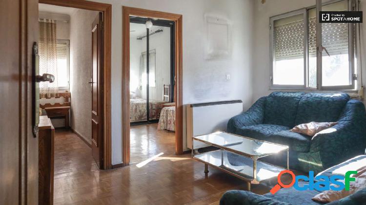 Piso de 3 dormitorios en alquiler en Rosas, Madrid