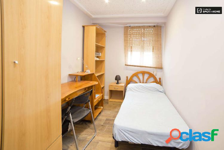 Piso de 4 habitaciones en Alquiler en Benimaclet, Valencia