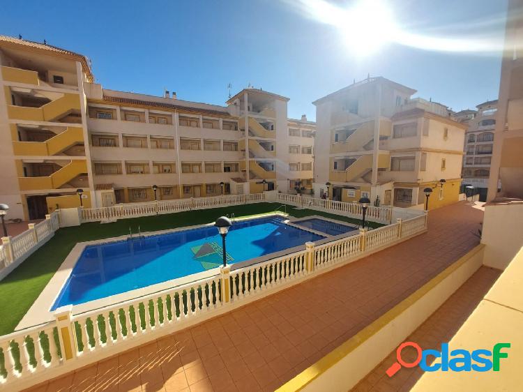 Piso en venta de 2 dormts. en Urb. Ribera Beach. Mar de