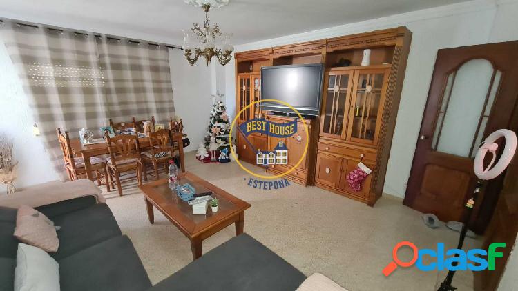 Piso en zona muy tranquila y con todos los servicios y muy