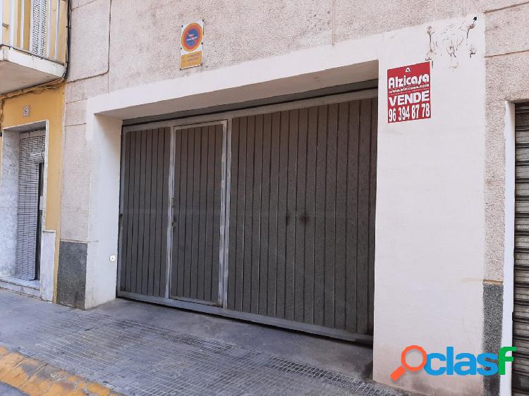 Plaza de aparcamiento en venta zona Avenidas en Carcaixent