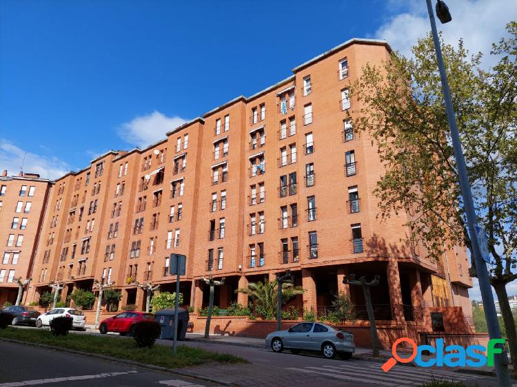 SE VENDE APARTAMENTO CON PLAZA DE GARAJE