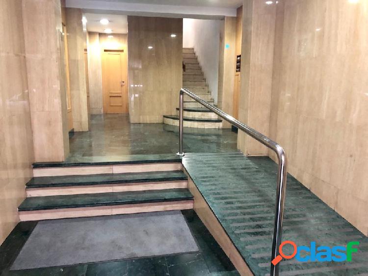 SE VENDE PISO CON PLAZA DE GARAJE CENTRO ELCHE