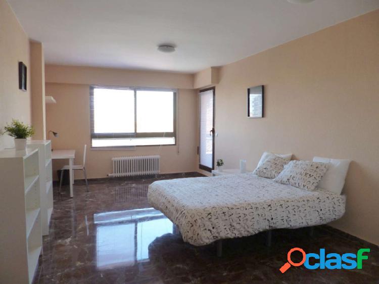 Se alquila habitaci\xc3\xb3n en Aljafer\xc3\xada, Zaragoza