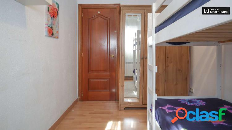 Se alquila habitaci\xc3\xb3n en piso compartido en Madrid