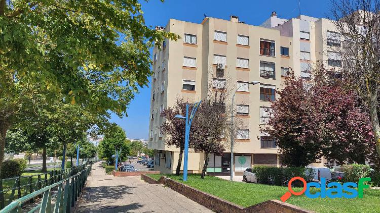 Se alquila piso de 2 habitaciones en Amadora