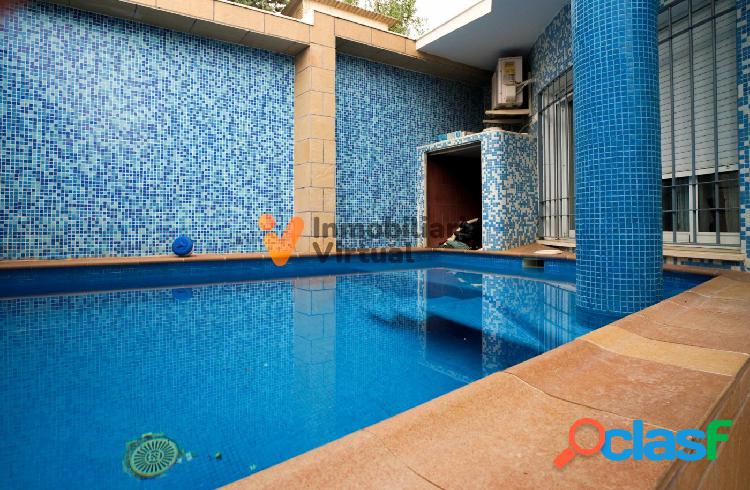 Se vende casa con piscina, Lucena