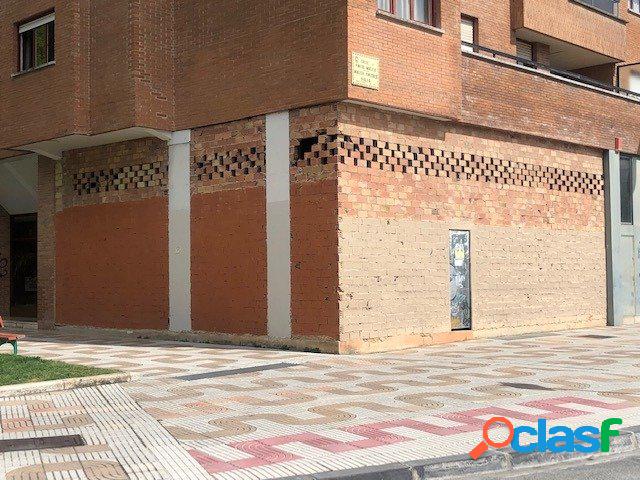 Se vende local en Barrio de Iturrama, Junto a Larraona