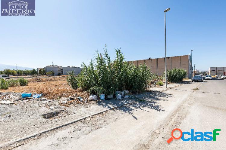 Se vende parcela industrial de 809 metros cuadrados en el