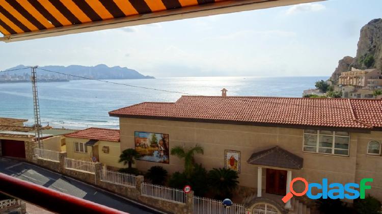 Soleado apartamento con vistas al mar y playa Poniente.