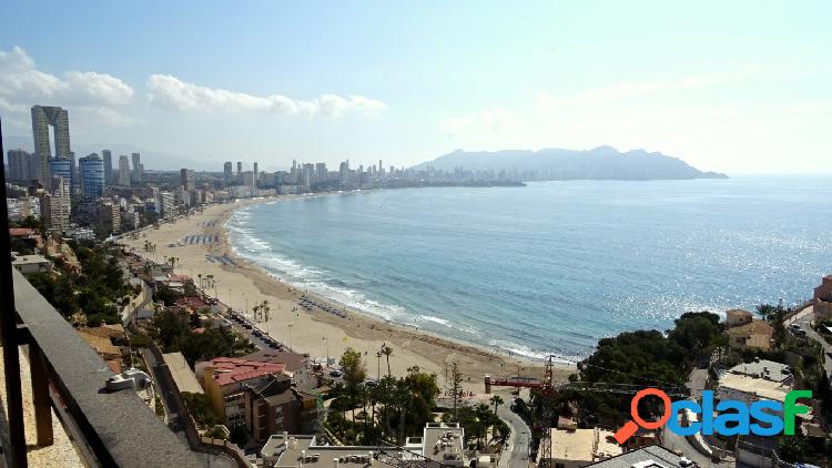 Soleado apartamento con vistas espectaculares al mar y playa