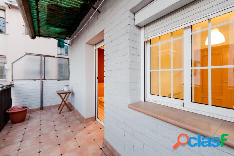 TODO EXTERIOR, JUNTO A LINEA AMARILLA METRO