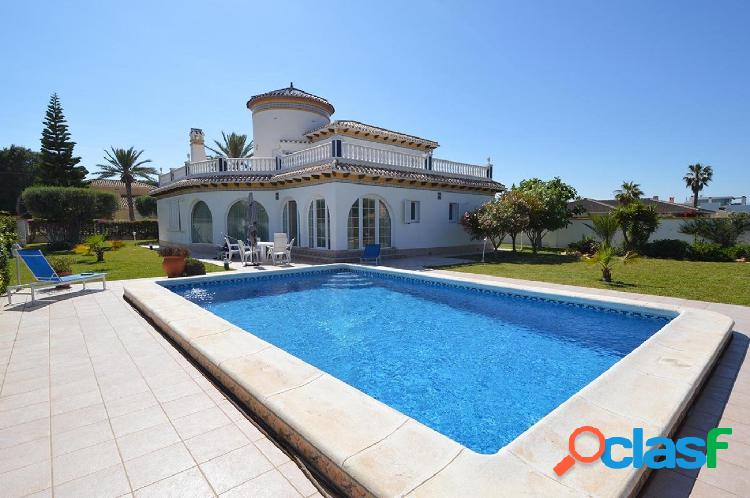 VILLA CON GRAN PARCELA EN CABO ROIG