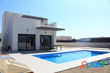 VILLA MODERNA ENTRE MAR Y MONTANA