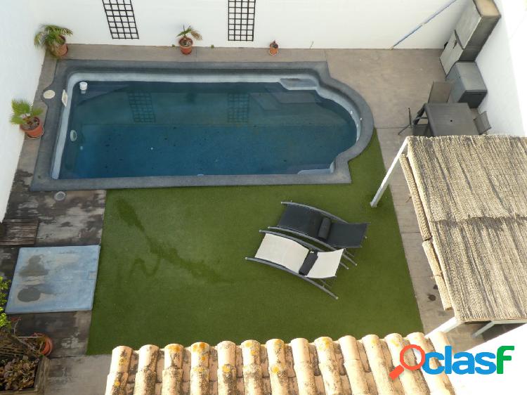 VIVIENDA PAREADA CON PISCINA Y S\xc3\x93TANO