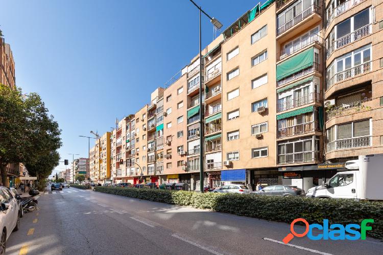 Venta de piso en Granada (Zona Camino de Ronda), cerca de la