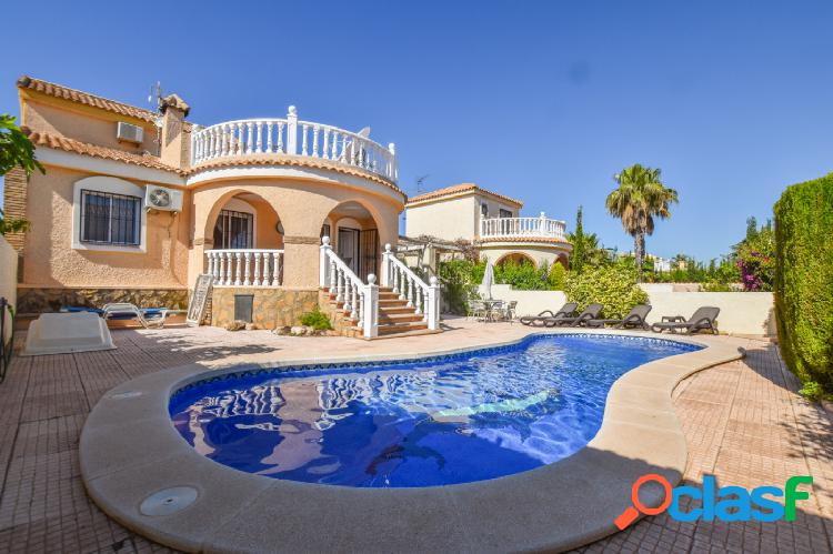 Villa en Gran Alacant con piscina y gran terraza