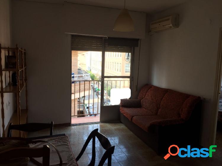 APARTAMENTO EN EL CENTRO A REFORMAR