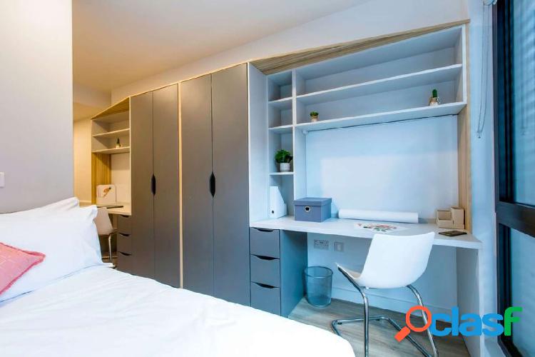 Ba\xc3\xb1o cl\xc3\xa1sico en alquiler en una residencia,