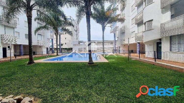 Bonito apartamento situado en 4\xc2\xaa linea de la playa de