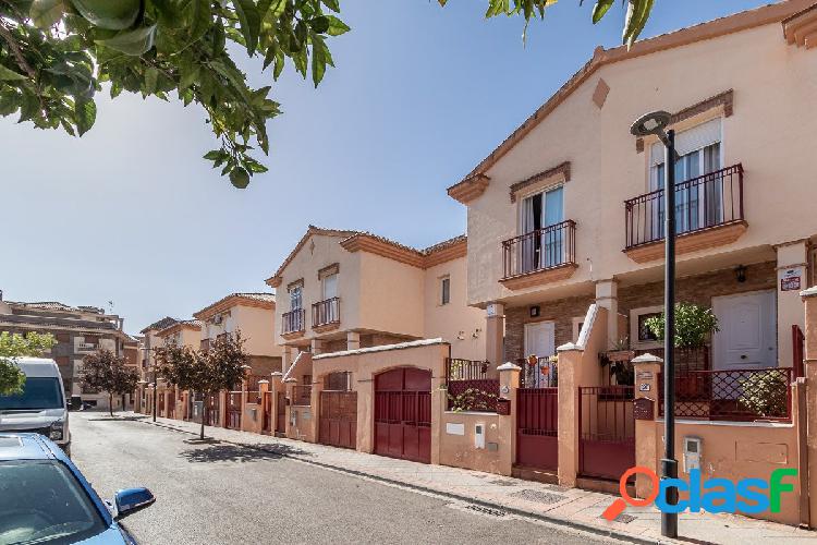 CASA ADOSADA EN ARMILLA