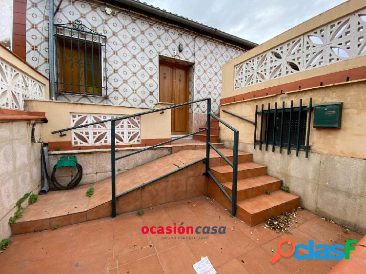 CASA CON COCHERA Y TEJADO NUEVO PARA REFORMAR