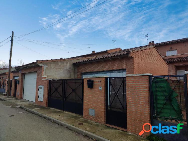 CHALET ADOSADO EN BURGUILLOS DE TOLEDO