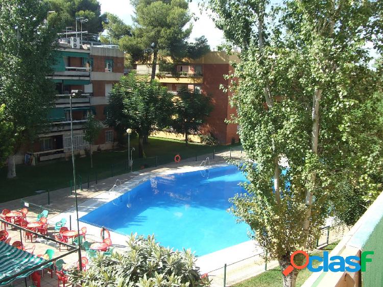 Camping vivienda en urbanizaci\xc3\xb3n con piscina