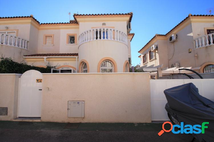 Casa adosada con terraza en Torrevieja, Sector 25