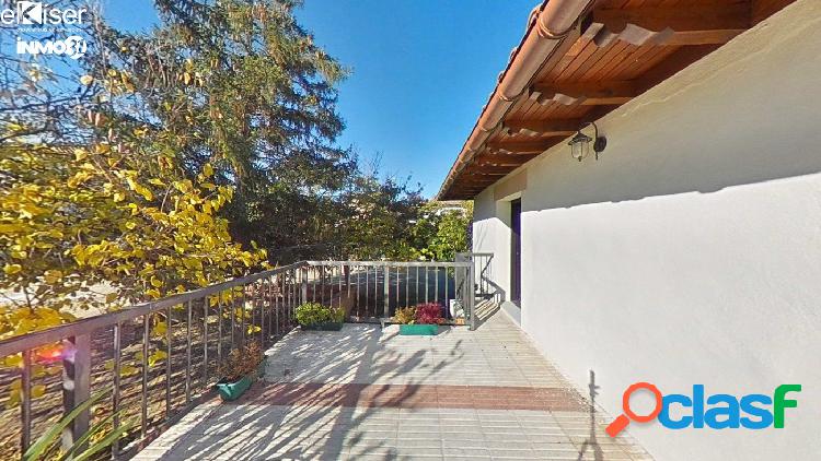 EKISER VENDE CASA EN BADOSTAIN