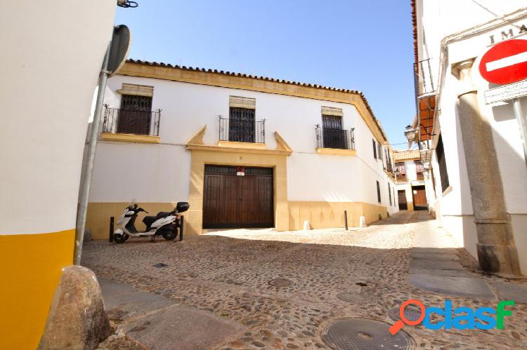 Espectacular casa situada junto a la Plaza de Col\xc3\xb3n y