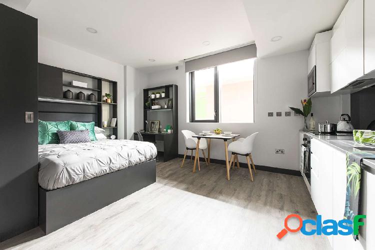 Estudio de lujo en una residencia, en Warrenmount