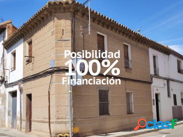 LUMINOSA CASA DE PUEBLO CON BALCONES Y GARAJE, EN EL CENTRO