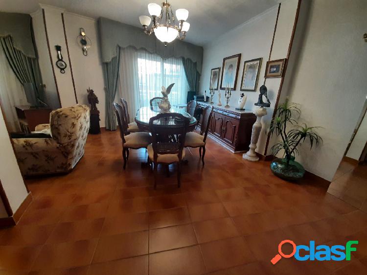 PISO AMPLIO Y CENTRICO EN VENTA.