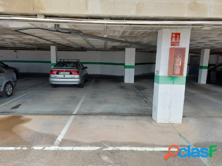 Plaza de aparcamiento en Arroyo de la Miel