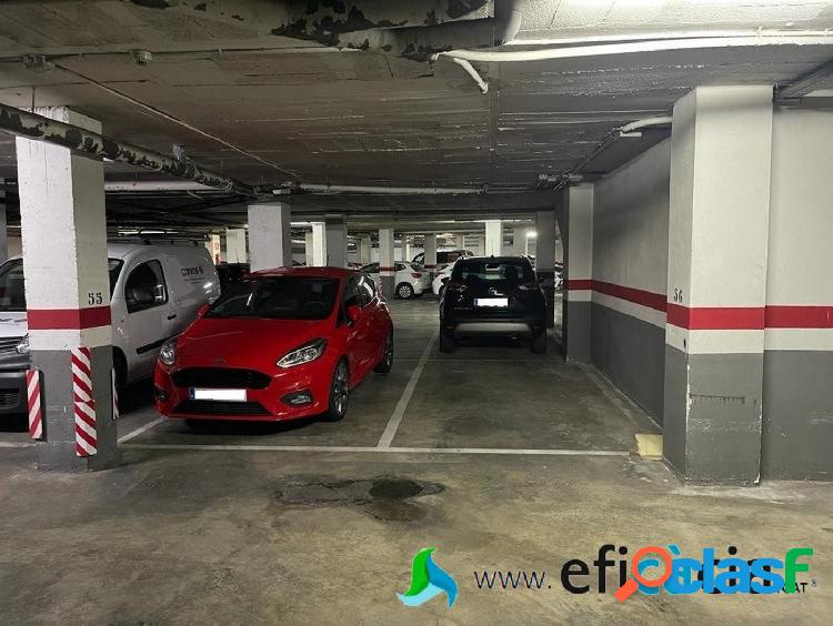 Plaza de parking para coche tipo golf en Eixample -