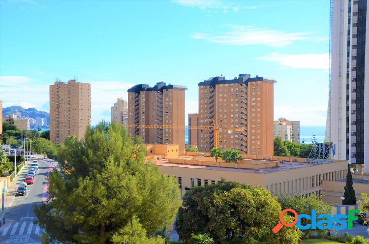 SE VENDE APARTAMENTO DE 3 DORMITORIOS EN ZONA PONIENTE,