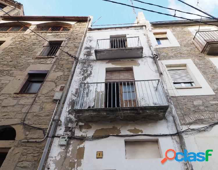 SE VENDE CASA ADOSADA EN NAVARCLES, ZONA CENTRO