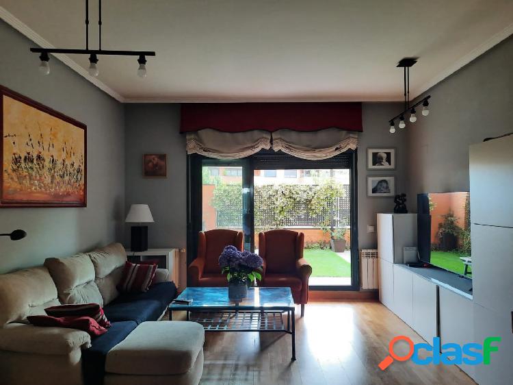 SE VENDE PRECIOSA VIVIENDA...
