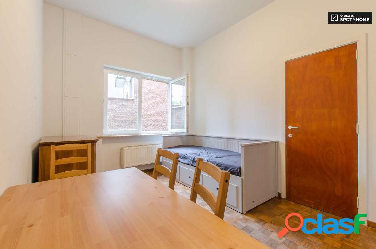 Apartamento asequible de 1 dormitorio en alquiler en Saint