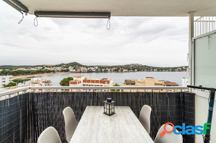 Apartamento con terraza y vistas al mar en Santa Ponsa.