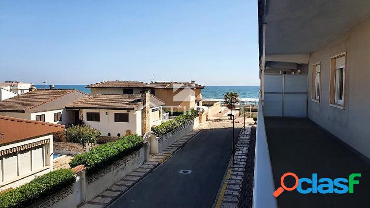 Apartamento con vistas al mar y espectacular terraza de 30