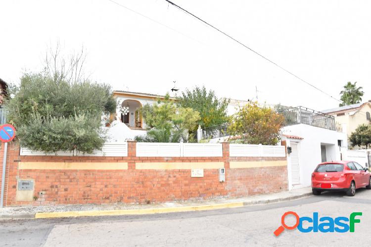 CASA EN ALBINYANA CON MUCHO ENCANTO
