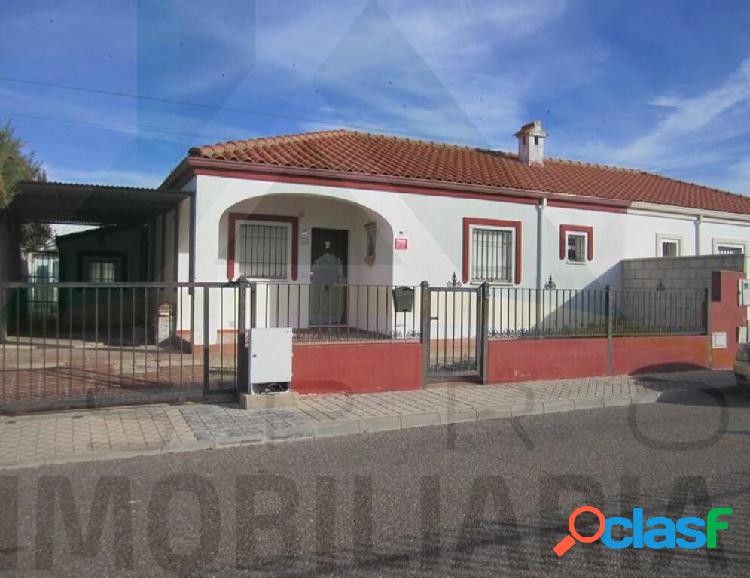 CHALET PAREADO CON PISCINA PRIVADA