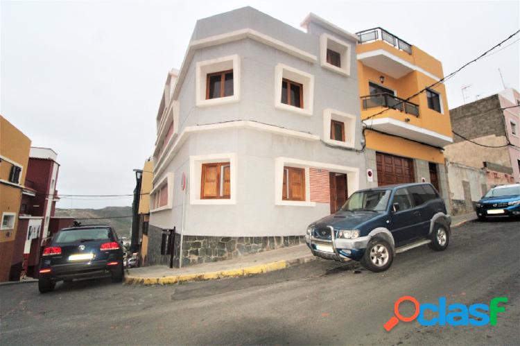 Casa de 3 plantas en el barrio de San Roque