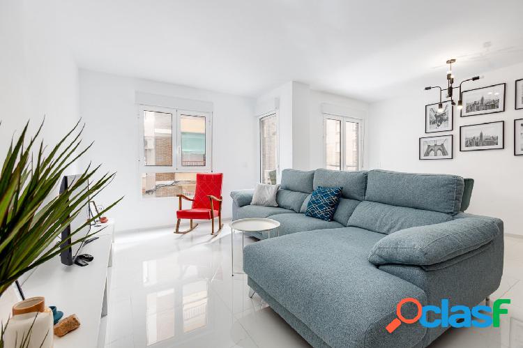 ESTUPENDO PISO DE 4 DORMITORIOS, 2 BA\xc3\x91OS Y UN ASEO A
