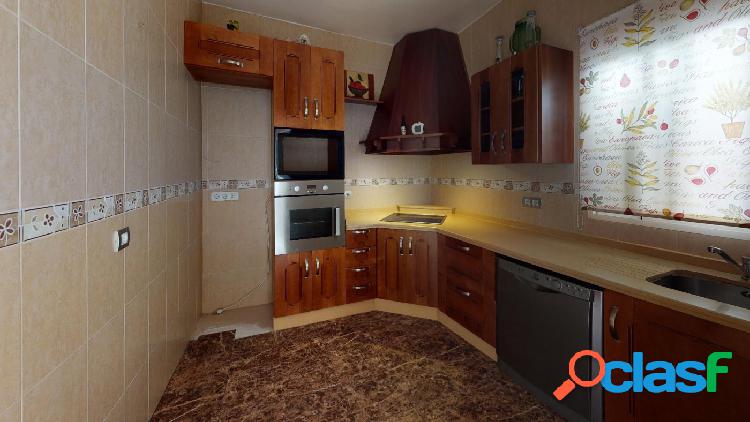 EXCLUSIVA CASA UNIFAMILIAR ADOSADA A UN PRECIO