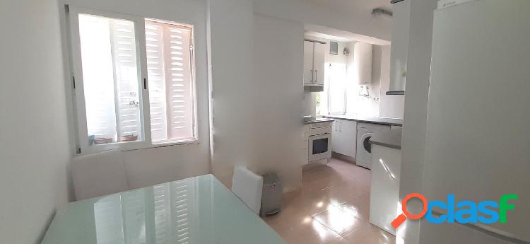 Piso c\xc3\xa9ntrico de 2 dormitorios con parking privado en