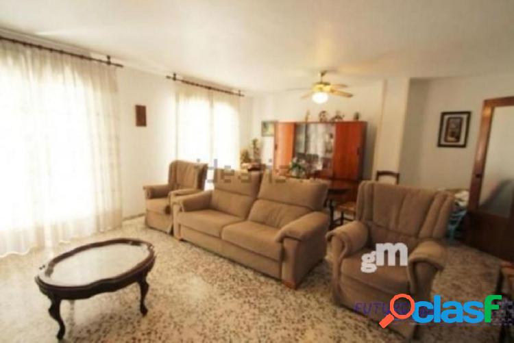 SE VENDE PRECIOSO PISO
